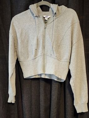 JoyLab Gray Zip‑Up Cropped Hoodie Size M – Athleisure Sweatshirt